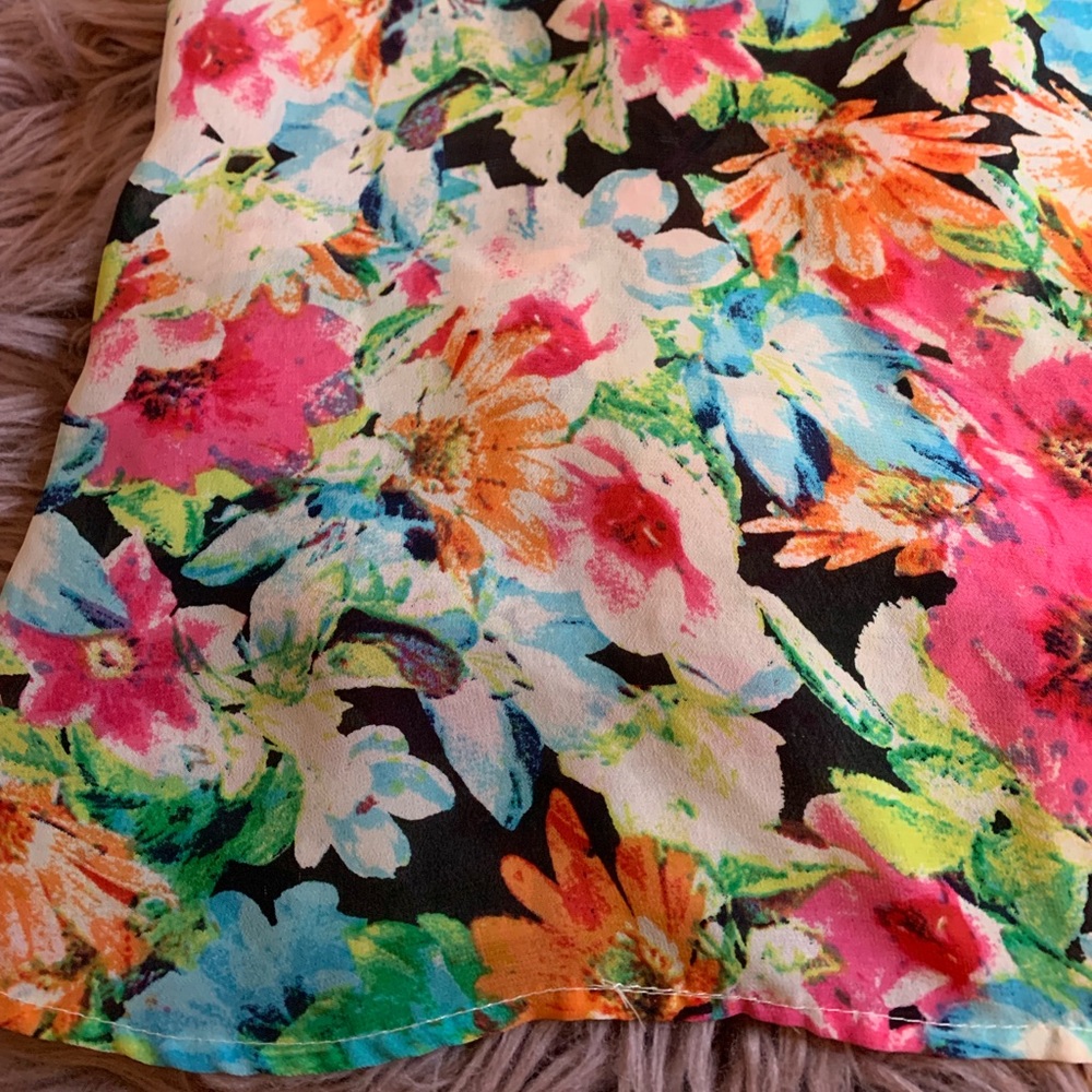 Colorful blouse - Picture 2 of 3